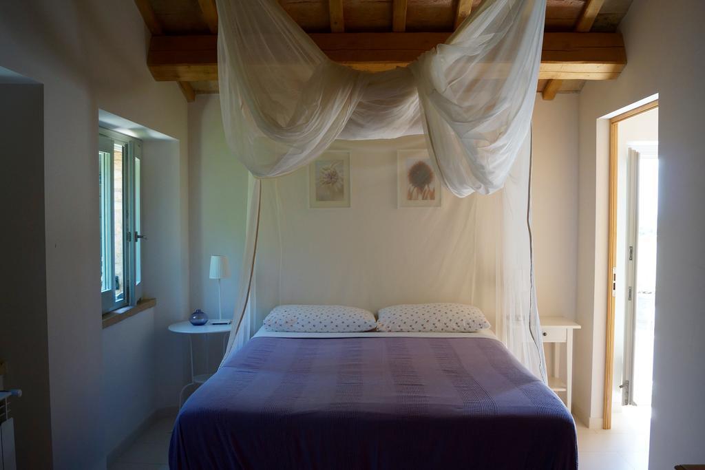 La Giravolta Country House Barchi Oda fotoğraf